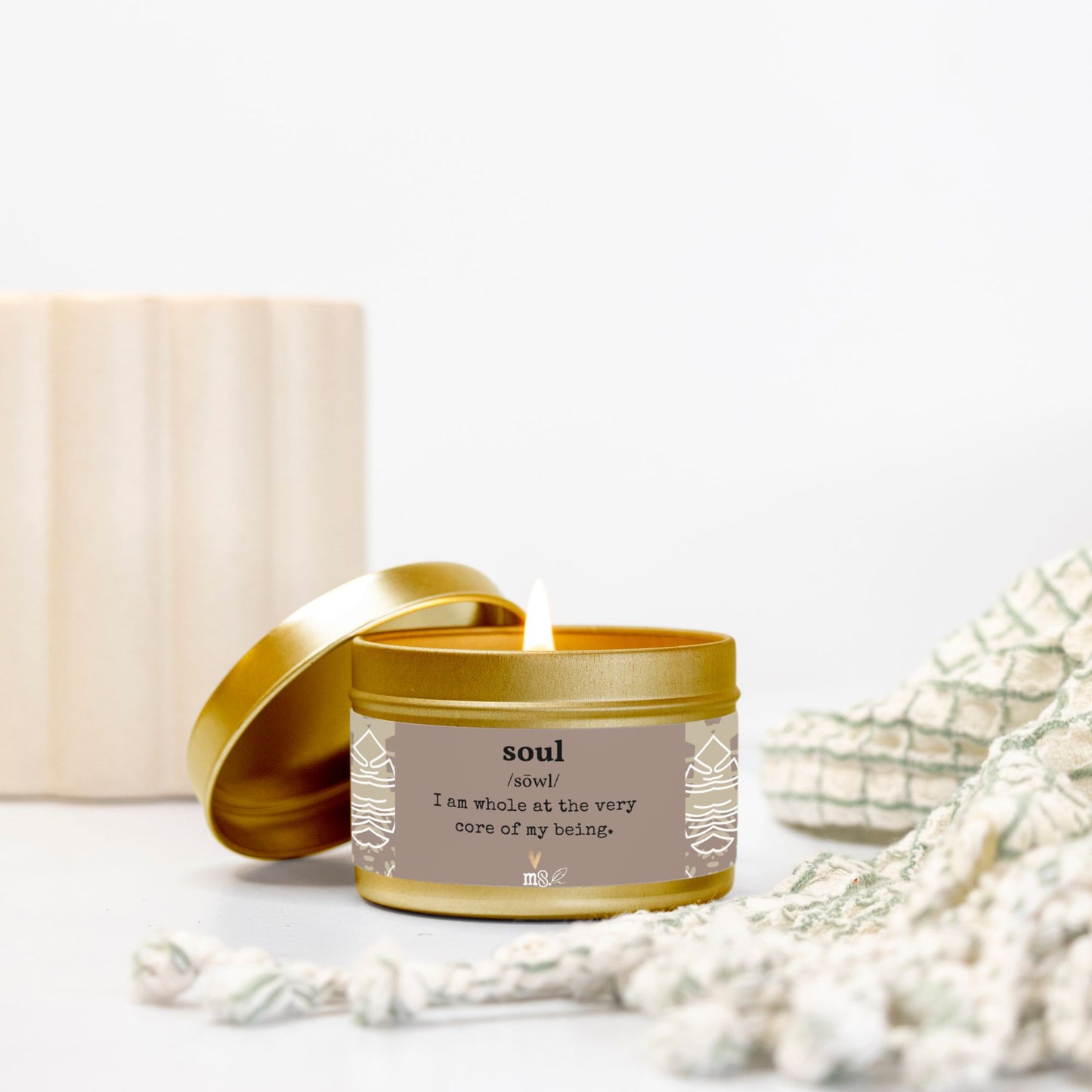 Vela en lata con la definición de Cocoa Monsteras | Vela de viaje de 113 g - Sin colorantes | Colección Melanated Musings
